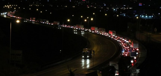 Anadolu Otoyolu’nda araç yoğunluğu artıyor