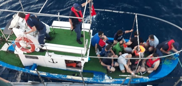 FETÖ şüphelileri tekneyle Yunanistan’a kaçarken yakalandı