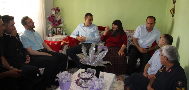 Yunak Kaymakamı Akbulut’dan şehit ailelerine bayram ziyareti