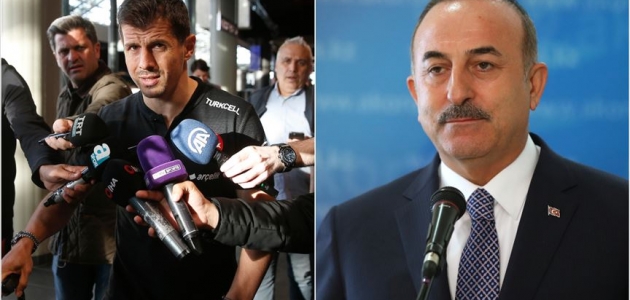 Çavuşoğlu Milli Takım Kaptanı Belözoğlu ile telefonda görüştü