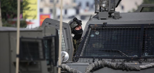 İsrail polisi Mescid-i Aksa’nın görevlilerini gözaltına aldı