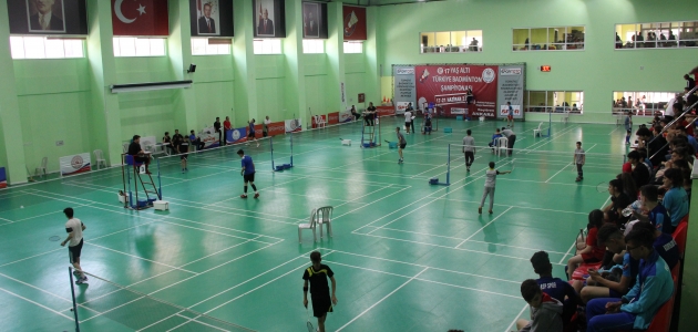 17 Yaş Altı Türkiye Badminton Şampiyonası başladı
