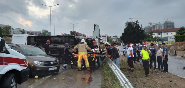 Maltepe’de 8 araç kazaya karıştı: 4 yaralı