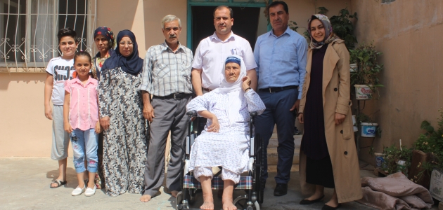 Suriyeli 83 yaşındaki Abbas’ın tekerlekli sandalye sevinci
