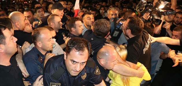 Gürcistan’da protestocular ve polis arasında arbede