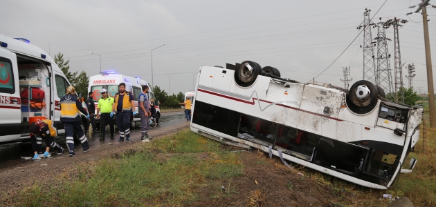 Nevşehir’de tur midibüsü ile otomobil çarpıştı: 27 yaralı