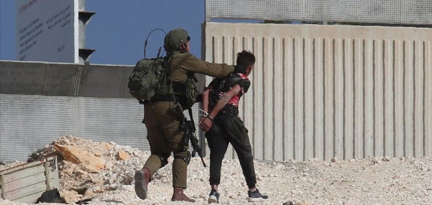 İsrail Gazze sınırında 4 Filistinliyi gözaltına aldı