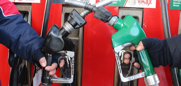 Benzinin litre fiyatına 27 kuruş zam yapıldı