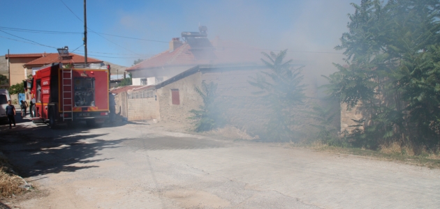Konya’da evin avlusundaki depoda yangın