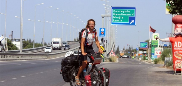 Bisikletiyle dünya turuna çıkan Alman Türklere hayran kaldı