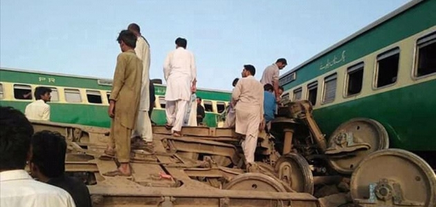 Pakistan’da tren kazası: 18 ölü