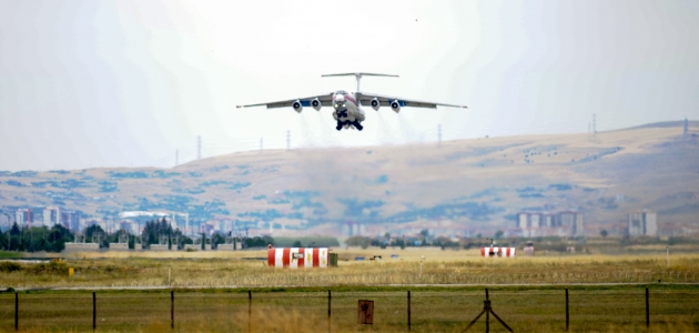 S-400 hava savunma sistemlerini getiren 4. uçak da geri dönmek için havalandı