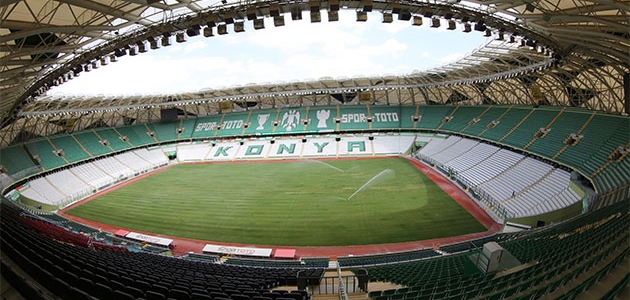 Konya Büyükşehir Stadyumunun çim zemini yenilendi