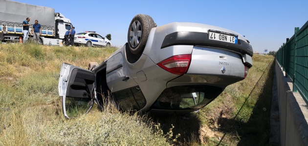 Aksaray’da otomobil şarampole yuvarlandı:3 yaralı