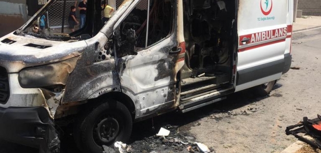 Şırnak’ta seyir halindeki ambulans yandı