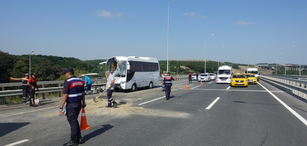 İstanbul’da servis aracıyla otobüs çarpıştı: 12 yaralı