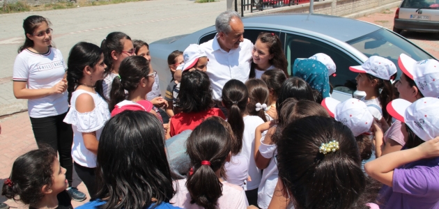 Başkan Akkaya Genç KOMEK yaz okullarını ziyaret etti