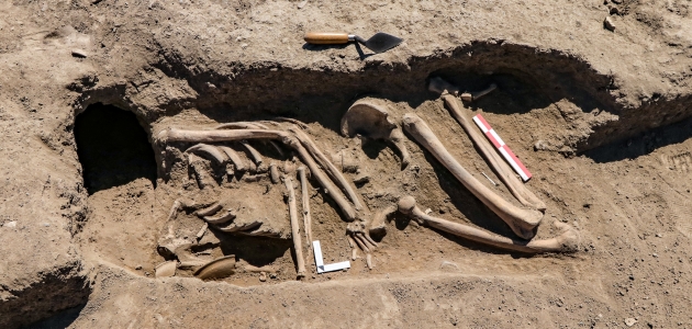 Kafatası olmayan 2 bin 700 yılık iskelet araştırılıyor