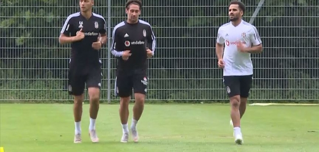 Beşiktaş’ta Douglas ilk antrenmanına çıktı