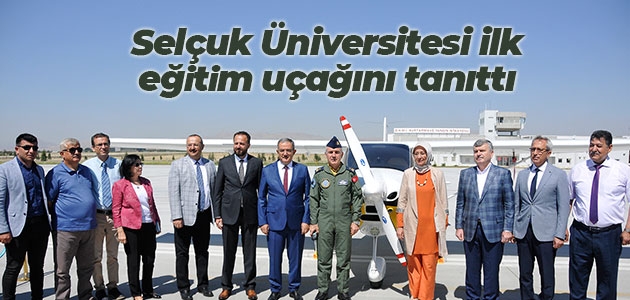 Selçuk Üniversitesi ilk eğitim uçağını tanıttı