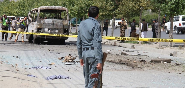 Afganistan’da yol kenarına yerleştirilen bomba patladı: 32 ölü