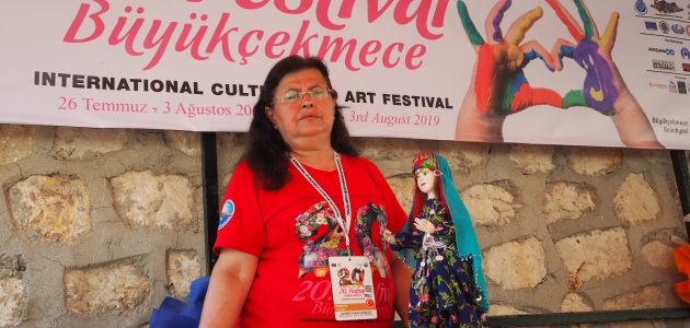 Konyalı Kitre Bebek Sanatçısı Gündüz, uluslararası festivalde çiğil bebeklerini tanıttı