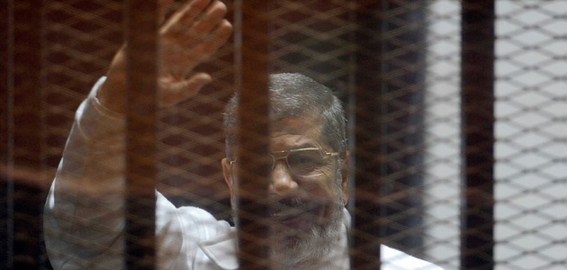 Mursi’nin oğlundan babası için dua talebi