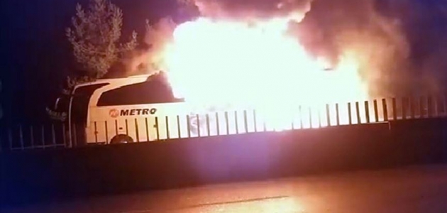 Mersin’de seyir halindeki otobüs yandı