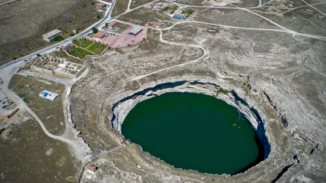 Tarihi han ve obruk gölü turizmin gözdesi olacak