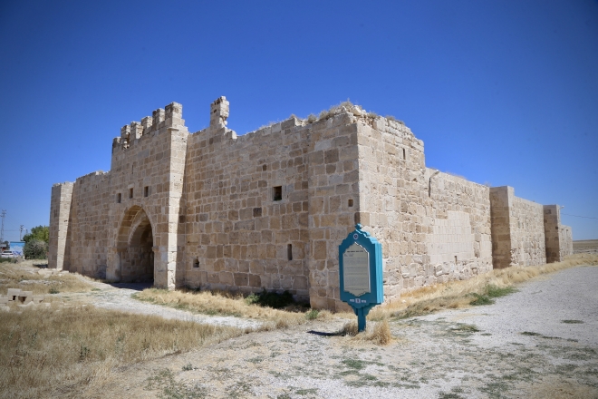 Tarihi han ve obruk gölü turizmin gözdesi olacak