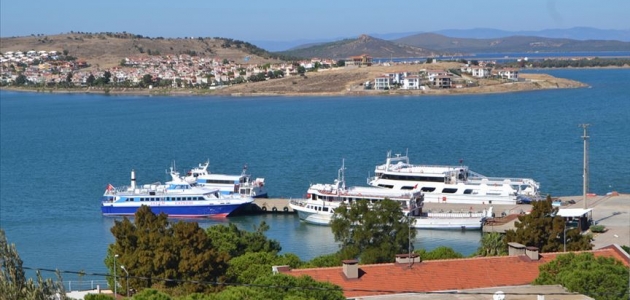 Yunanistan’ın Semadirek Adası’nda mahsur kalan turistlerin tahliyesi başladı