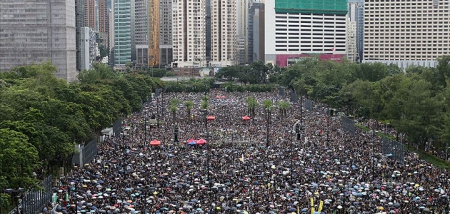 Hong Kong’daki gösteriler devam ediyor