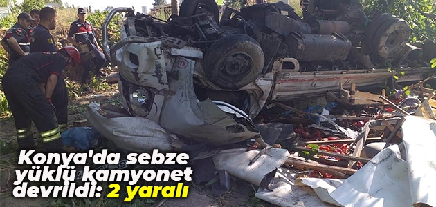 Konya’da sebze yüklü kamyonet devrildi: 2 yaralı