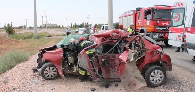 Aksaray’da otomobil elektrik direğine çarptı: 1 ölü