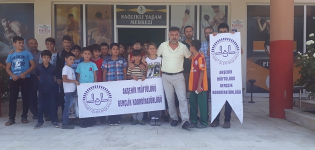 Akşehir Belediyesi’nden kuran kursu öğrencilerine havuz ödülü