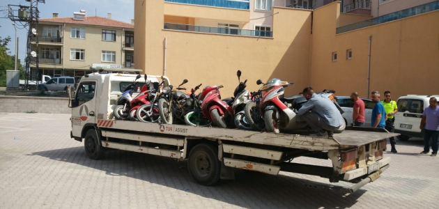 Kulu’da çalıntı ve plakasız motosikletler toplanıyor