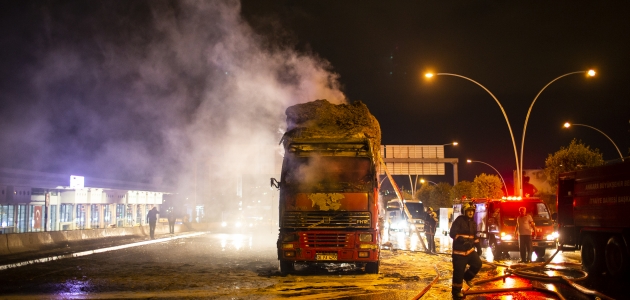 Ankara’da saman yüklü kamyon yandı