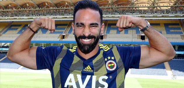 Fenerbahçeli futbolcu Adil Rami: Fenerbahçe ile şampiyonluk yaşamak istiyorum