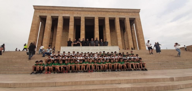 Konyaspor futbol okulu öğrencilerinden Anıtkabir’e ziyaret