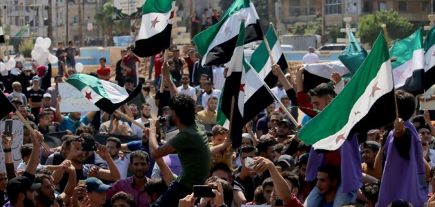 İdlib’deki siviller, rejim ve Rusya’yı protestoyu sürdürüyor