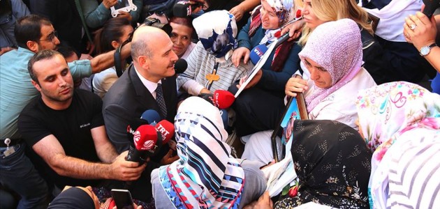 Bakan Soylu’dan Diyarbakır annelerine ziyaret
