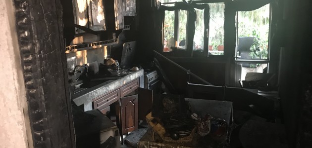 Adana’da 3 kişiyi öldüren kişinin evi kundaklandı