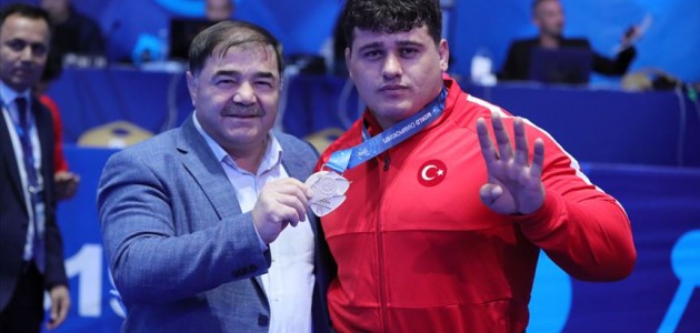 Milli sporcu Rıza Kayaalp: Hedefim şampiyonayı İstiklal Marşı’mızla kapatmaktı