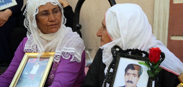 Oturma eylemi yapan Diyarbakırlı anneye tehdit