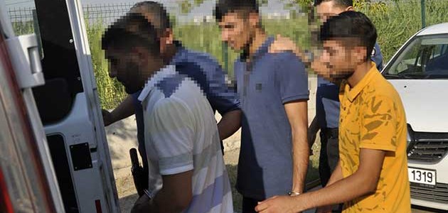 Trafikte tartıştıkları albayı bıçakladıkları iddiası