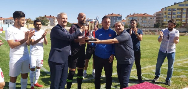 Akşehirspor şampiyonluk kupasını aldı