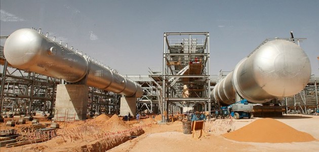 Suudi Arabistan enerjide yeniden iç talebi karşılayacak seviyeye yaklaştı