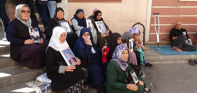 Annelerin HDP önündeki evlat nöbeti 26’ncı gününde
