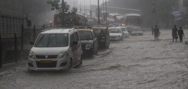 Hindistan’da şiddetli yağışlar bir haftada 59 can aldı