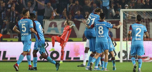 Trabzonspor Beşiktaş’ı farklı mağlup etti